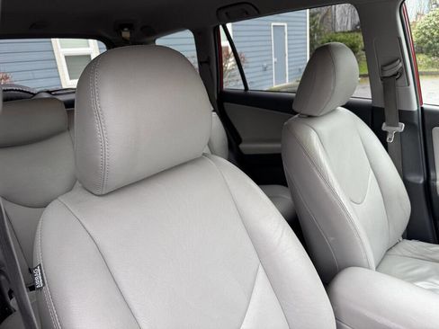 Used 2011 Toyota RAV4 Base 4x4 4dr SUV w/ Base L4 Extra Value Pkg image 18