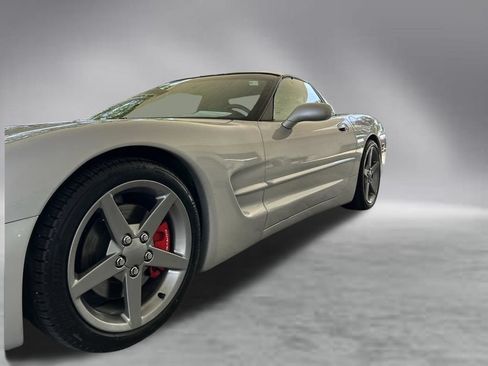 Used 2000 Chevrolet Corvette Coupe w/ Roof Pkg RWD image 15