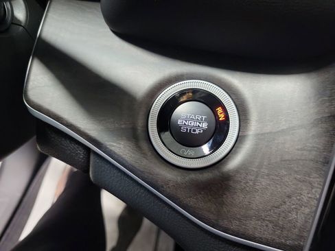 New 2025 Jeep Grand Cherokee Limited w/ Black Appearance Package image 27