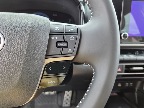 Used 2025 Toyota Camry SE FWD image 24