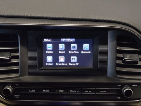 Used 2019 Hyundai Elantra SE FWD image 25