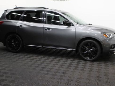 Used 2018 Nissan Pathfinder SL w/ Midnight Edition Package FWD image 3
