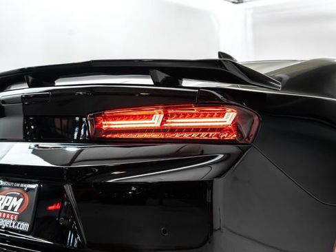 Used 2018 Chevrolet Camaro ZL1 RWD image 12