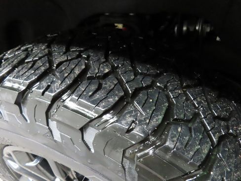 Used 2021 GMC Sierra 2500 Denali w/ Denali Black Diamond Edition image 7