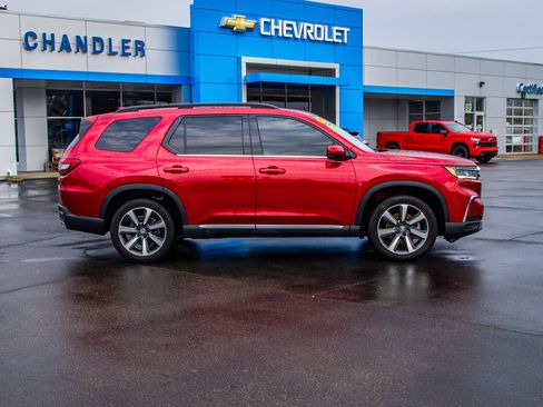 Used 2025 Honda Pilot Elite image 8