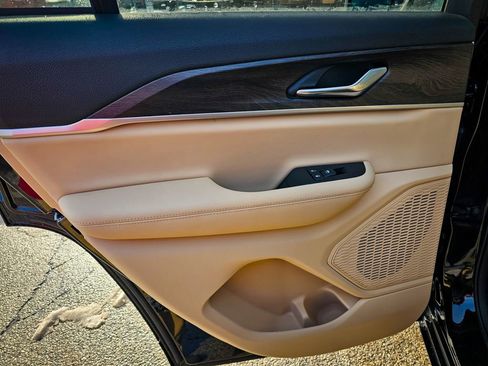 New 2025 Jeep Grand Cherokee Limited w/ Trailer Tow Package image 33