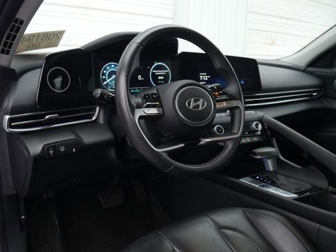 Used 2025 Hyundai Elantra Limited FWD image 14
