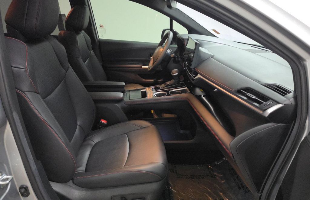 Used 2025 Toyota Sienna XSE FWD image 11