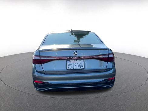 Used 2025 Volkswagen Jetta SE image 12
