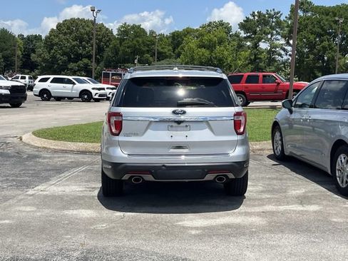 Used 2019 Ford Explorer Limited w/ Class III Trailer Tow Package FWD image 4