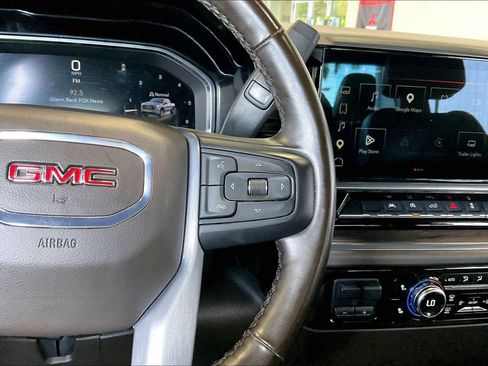 Used 2025 GMC Sierra 1500 SLT RWD image 9