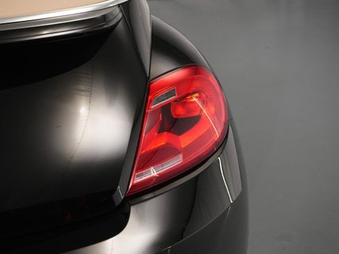 Used 2013 Volkswagen Beetle TDI FWD image 16