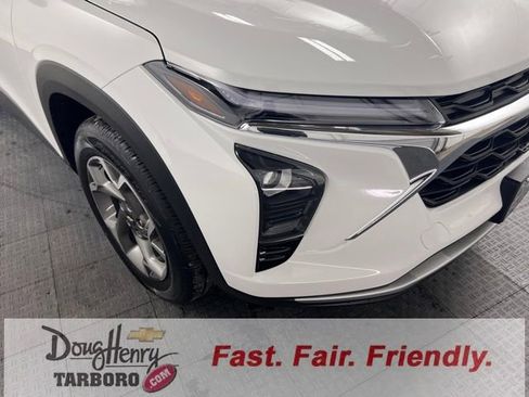 New 2025 Chevrolet Trax LT w/ Sunroof Package image 7