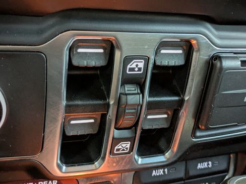 Used 2023 Jeep Wrangler Unlimited Rubicon 4xe w/ Steel Bumper Group AWD/4WD image 23