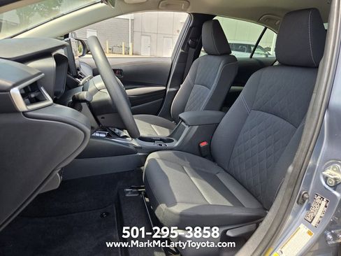 Used 2025 Toyota Corolla LE FWD image 9