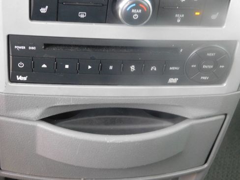 Used 2008 Chrysler Town & Country Limited w/ Entertainment Group #3 image 17