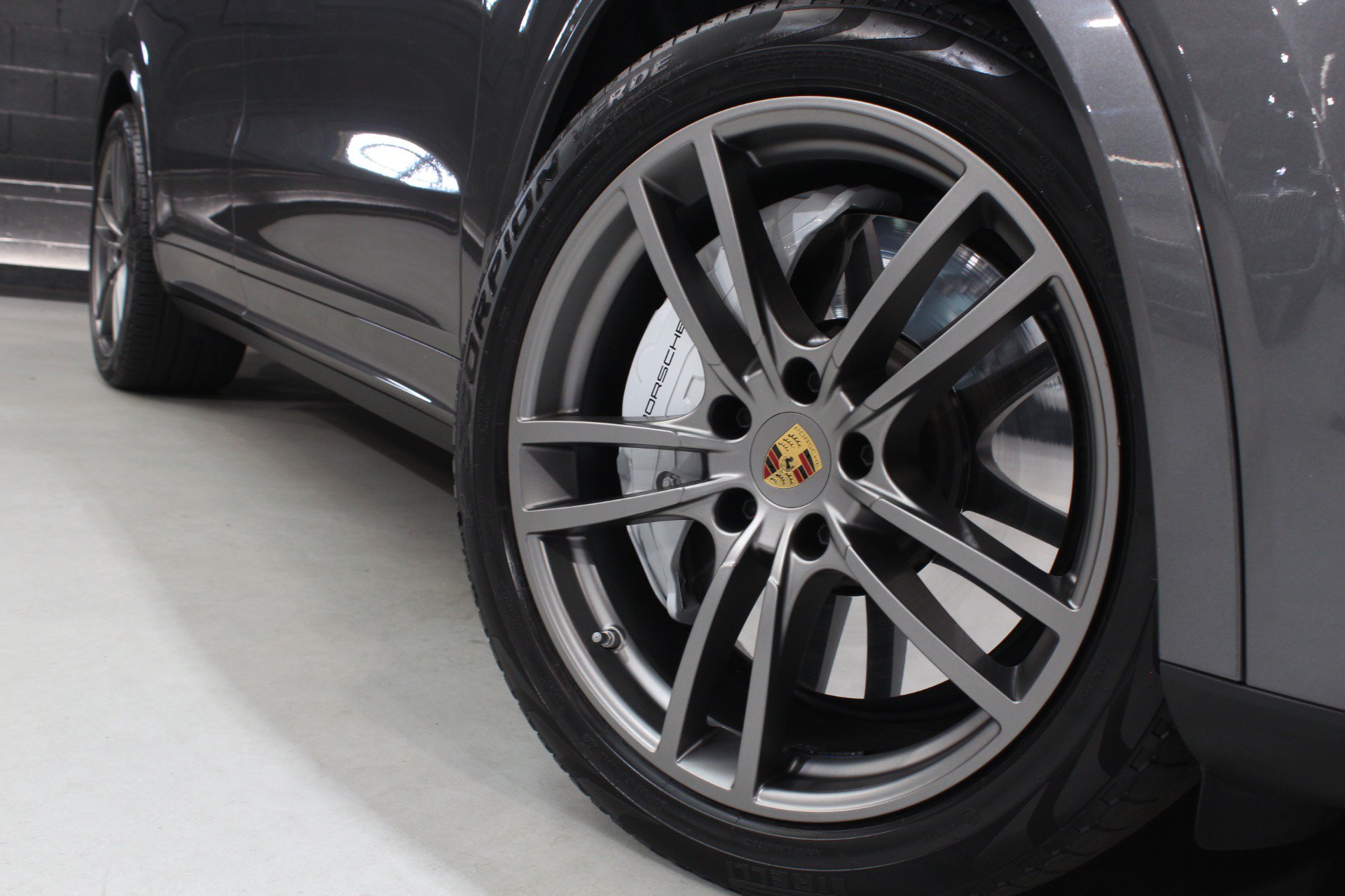 Used 2023 Porsche Cayenne Turbo AWD/4WD image 23