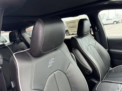 New 2026 Chrysler Pacifica Limited w/ S Appearance Package FWD image 29