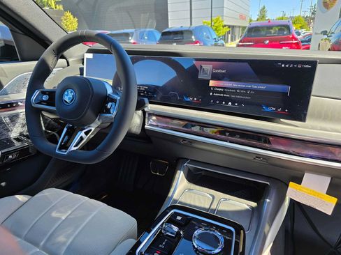 Used 2025 BMW 750e xDrive w/ Executive Package AWD/4WD image 13