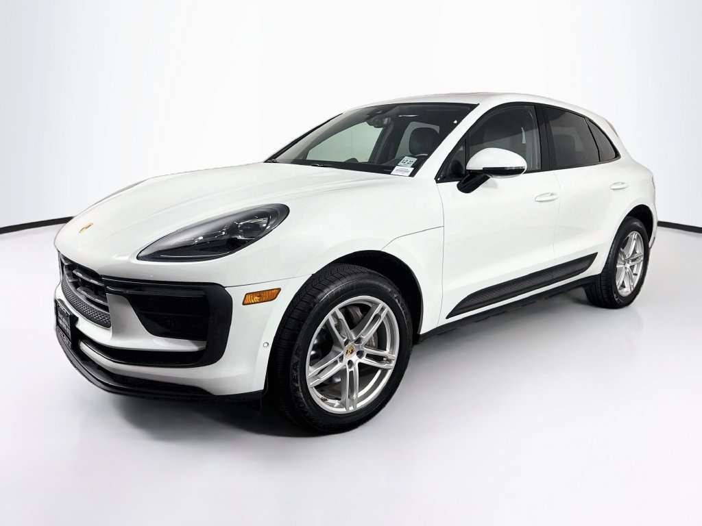 Certified 2023 Porsche Macan AWD/4WD image 1