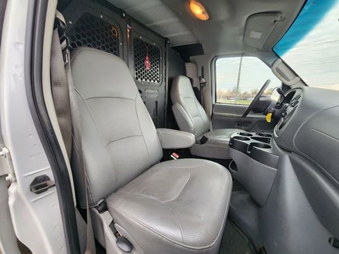 Used 2006 Ford E-350 and Econoline 350 Super Duty image 16
