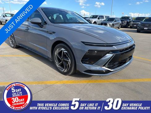 Used 2025 Hyundai Sonata SEL FWD image 1
