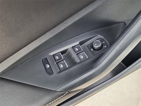 Certified 2023 Volkswagen Jetta SE image 10