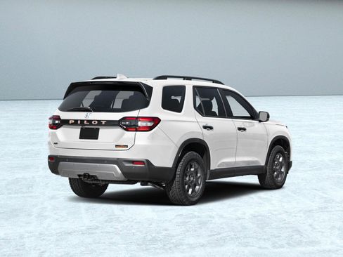 New 2026 Honda Pilot TrailSport image 2