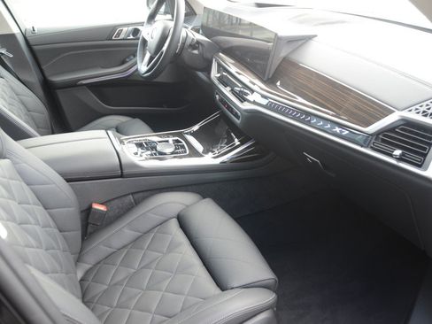 Used 2025 BMW X7 xDrive40i AWD/4WD image 13