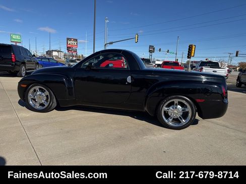 Used 2005 Chevrolet SSR w/ Preferred Equipment Group image 9