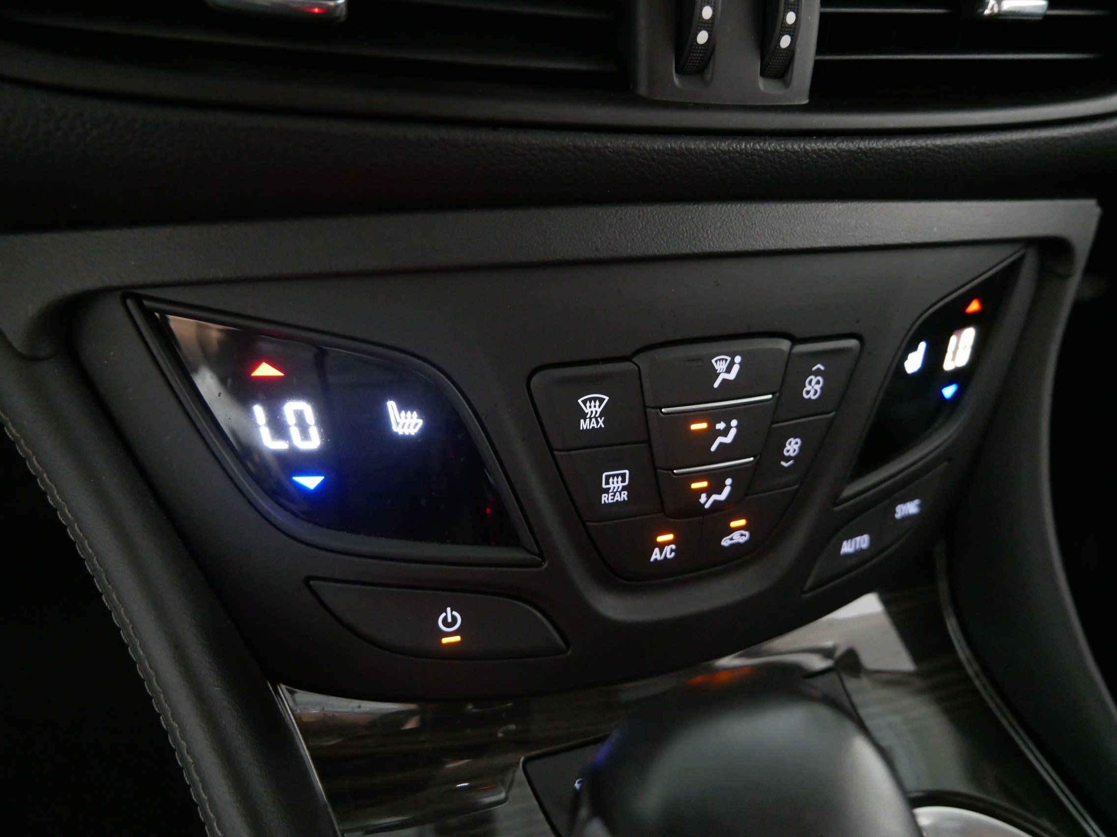 Used 2020 Buick Envision Essence FWD image 23