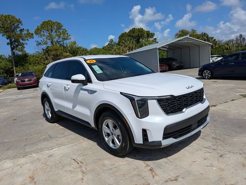 Certified 2025 Kia Sorento LX FWD image 2