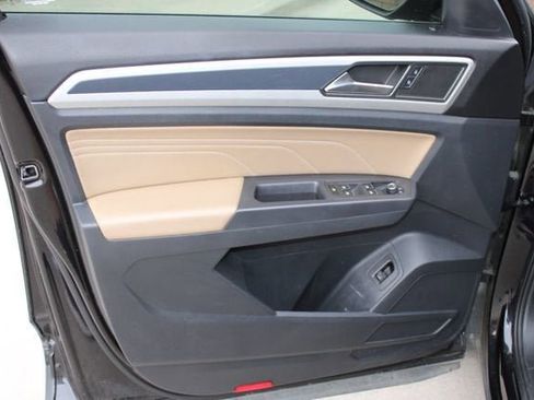 Used 2022 Volkswagen Atlas Cross Sport SE w/ Black Wheel Package image 18