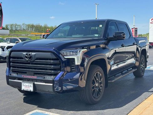Used 2025 Toyota Tundra Limited AWD/4WD image 9