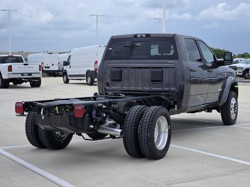 New 2026 RAM 4500 4x4 Crew Cab DRW w/ Laramie Trim Package image 5
