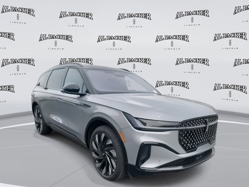 New 2025 Lincoln Nautilus Reserve image 7