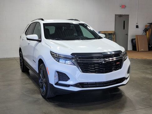 Certified 2023 Chevrolet Equinox RS image 4