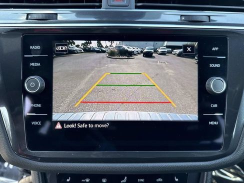 Used 2022 Volkswagen Tiguan SE R-Line image 30