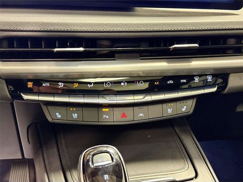 Used 2025 Cadillac XT4 Premium Luxury w/ Technology Package FWD image 16