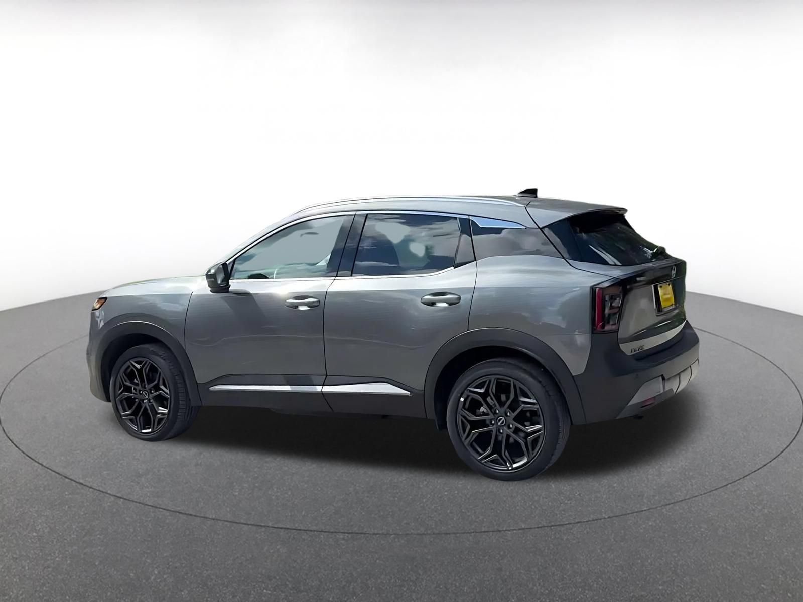 Used 2026 Nissan Kicks SR AWD/4WD image 9