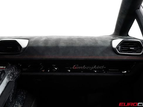 Used 2018 Lamborghini Huracan Performante image 36