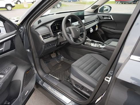 New 2026 Mitsubishi Outlander SE AWD/4WD image 13