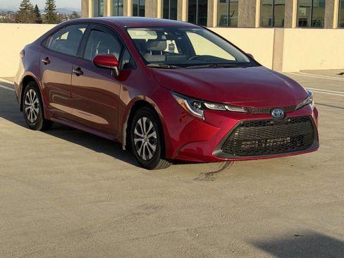 Used 2022 Toyota Corolla LE image 3