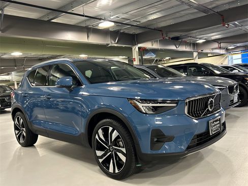 Certified 2024 Volvo XC40 B5 Plus w/ Protection Package Premier image 1