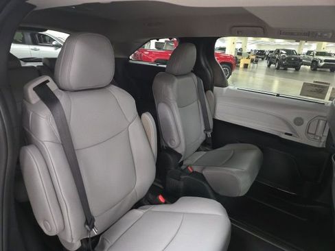 New 2026 Toyota Sienna XLE image 12