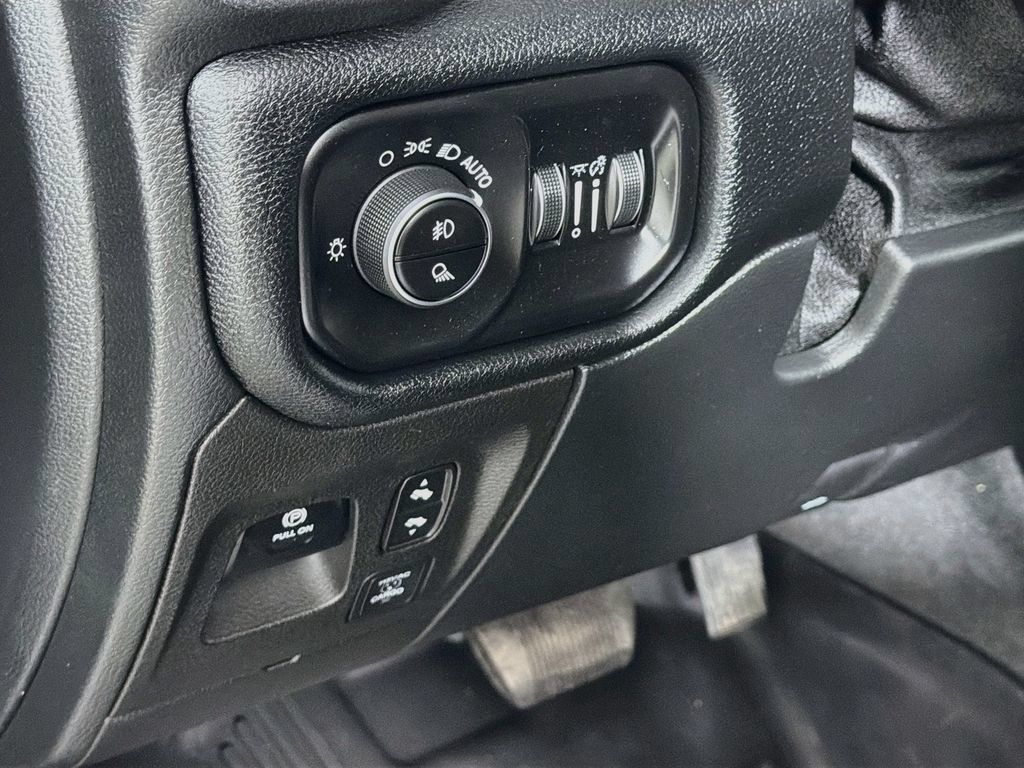 Used 2022 RAM 1500 Laramie AWD/4WD image 11