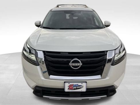 Used 2024 Nissan Pathfinder Platinum image 13