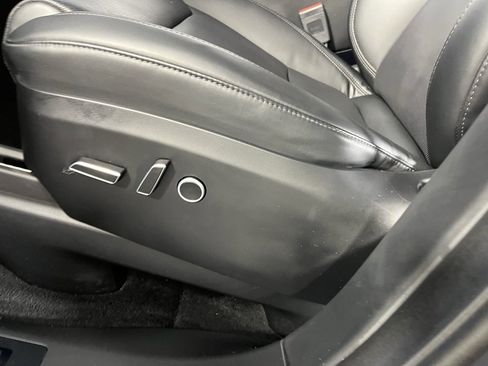 Used 2022 Tesla Model X image 25