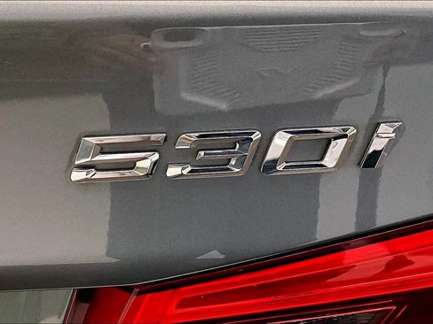 Used 2019 BMW 530i w/ Luxury Seating Package image 9