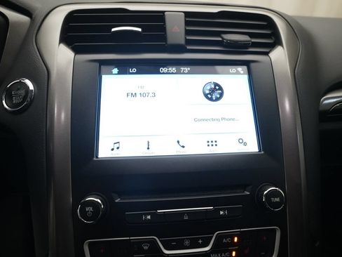 Used 2017 Ford Fusion SE w/ Fusion SE Technology Package FWD image 6